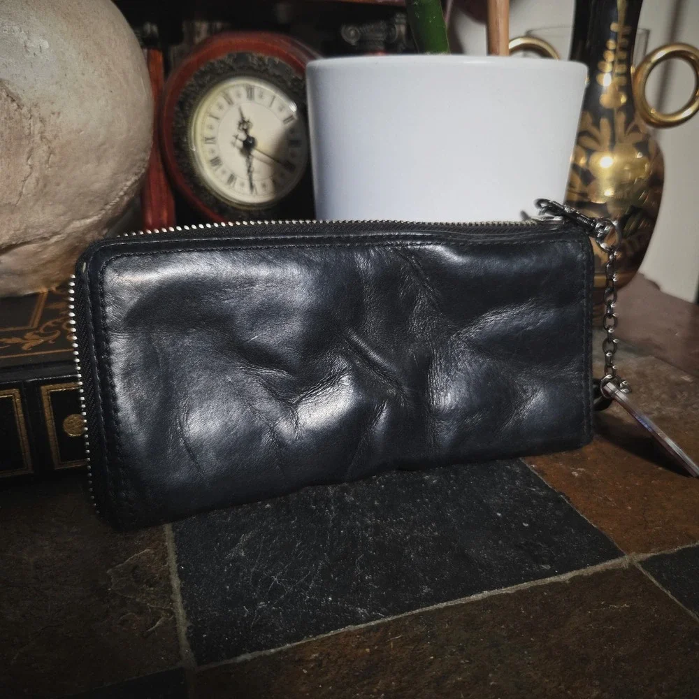 Coach New York Black Leather Zip Around Long Wallet Silver Tone‎ Hardware